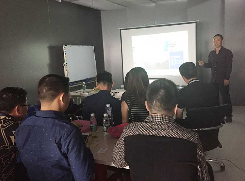 柏爾斯霍總現(xiàn)場分享團(tuán)隊建設(shè)